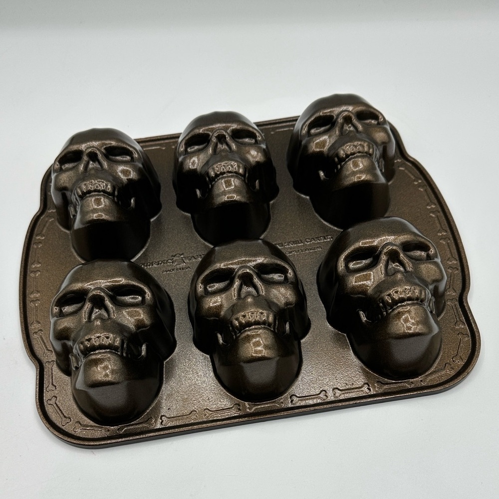 Nordic Ware Skull Pan 5 Cups. Haunted & Spooky
